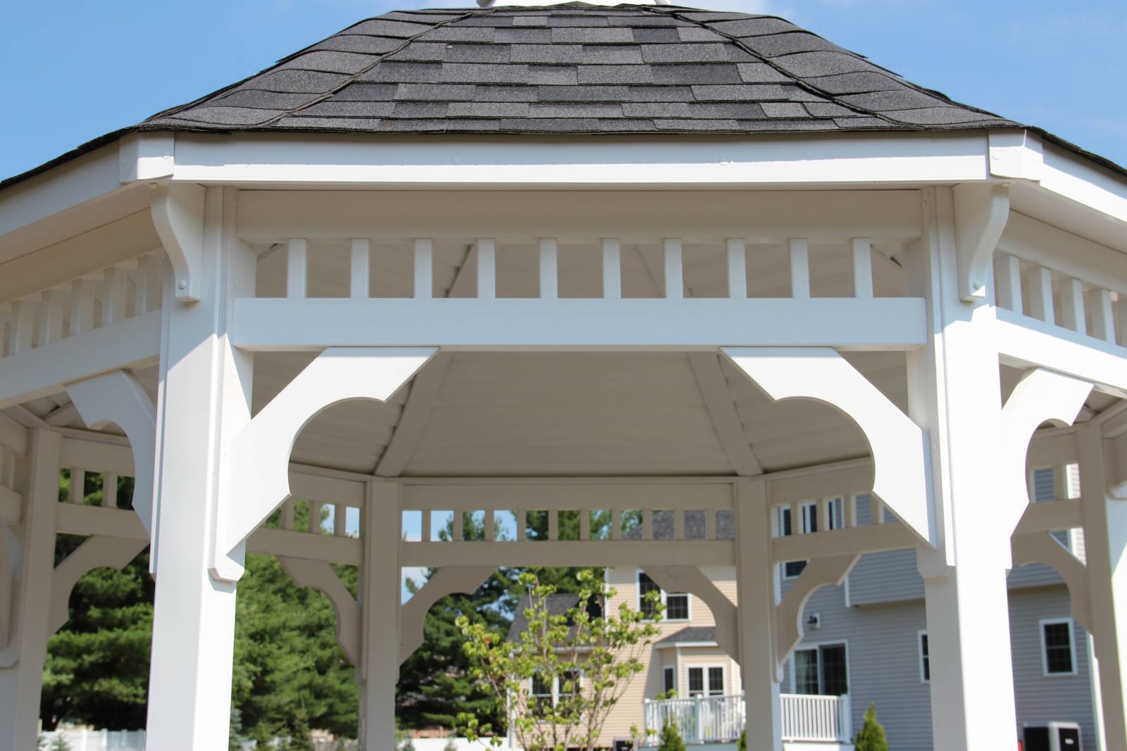Standard braces on the gazebo's posts • no screens