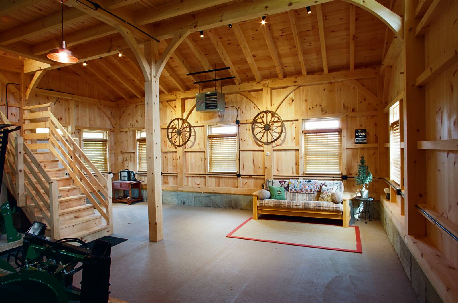 Video \u0026 Photos: Vermont Post \u0026 Beam Carriage Barn | The Barn Yard, image size:1600x1061