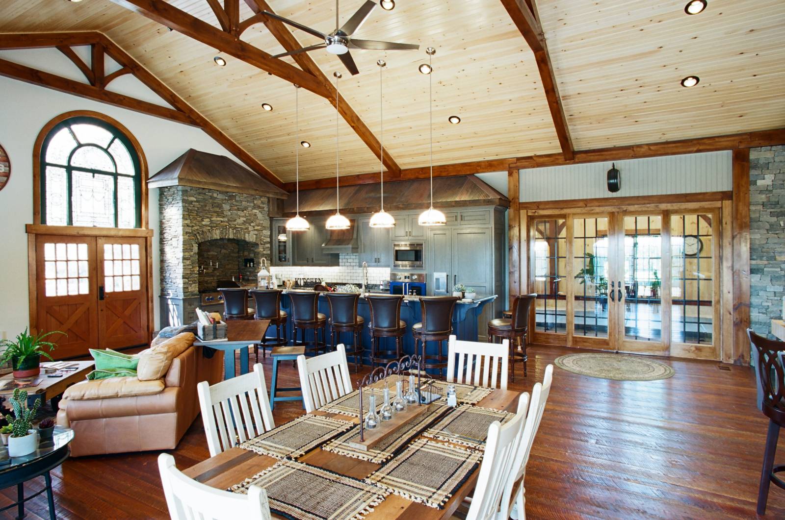 Kitchen & Dining Area for Entertaining (Pool Room Doors on Right)