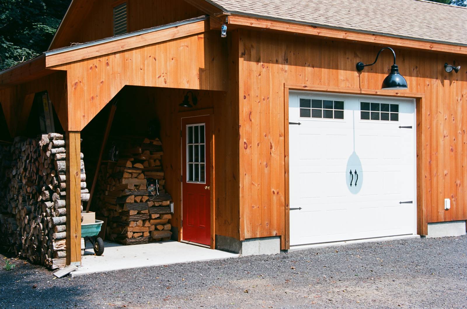 Open lean-to overhang