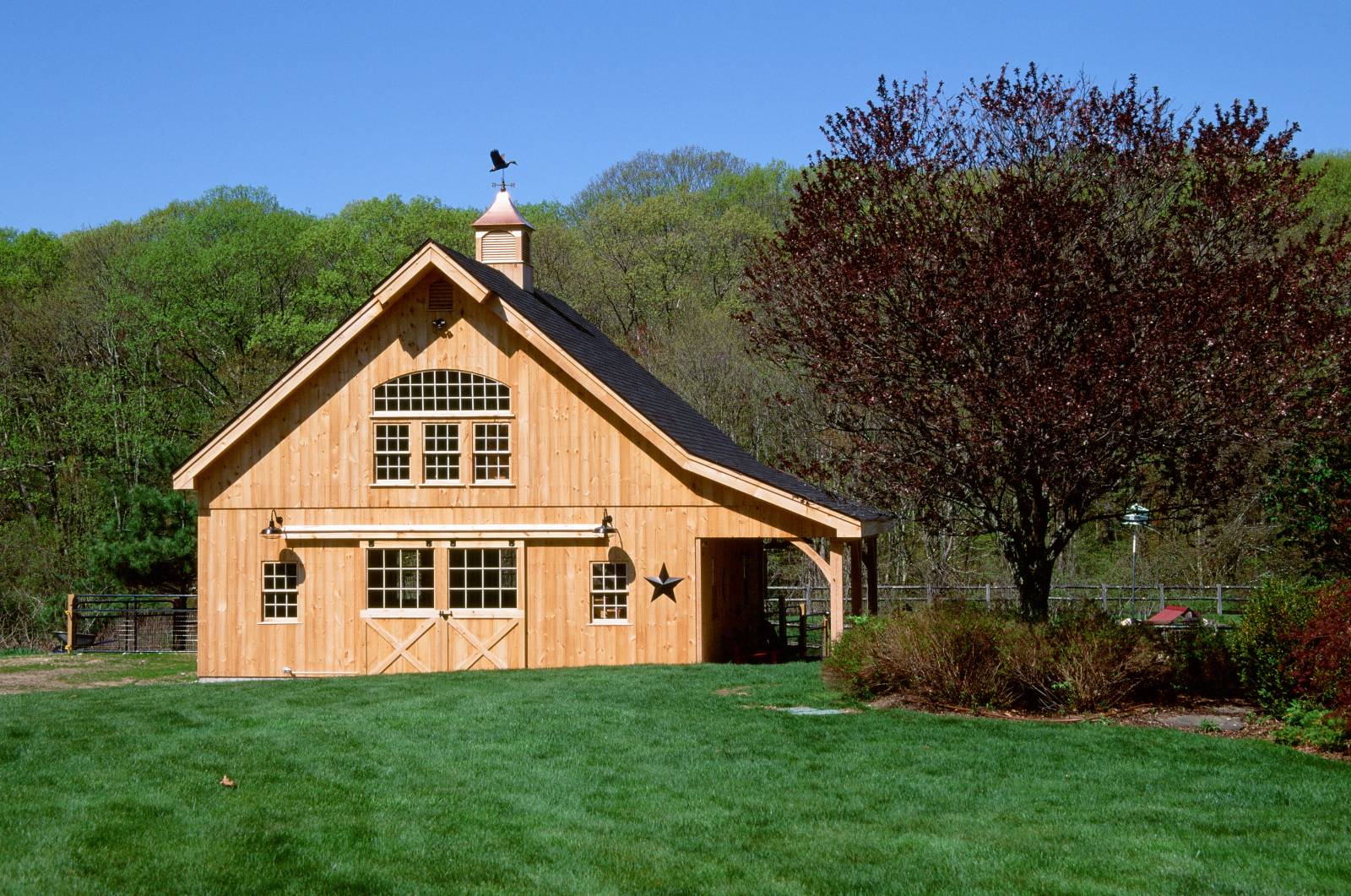 28' x 30' Saratoga Post & Beam Barn with 8' Open Lean-To (North Grafton MA)
