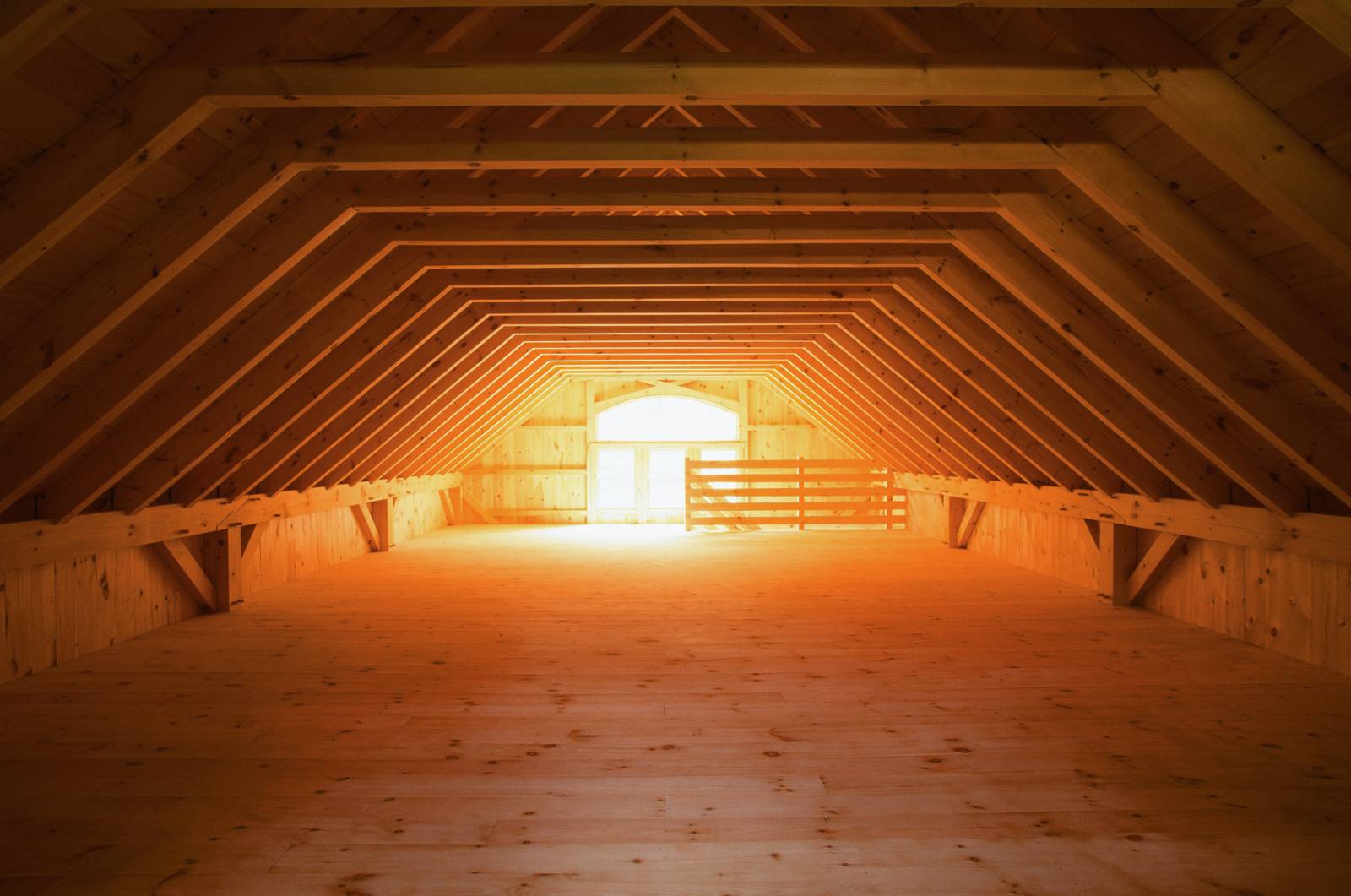 Upstairs space • 24' x 48' • 8' collar tie height