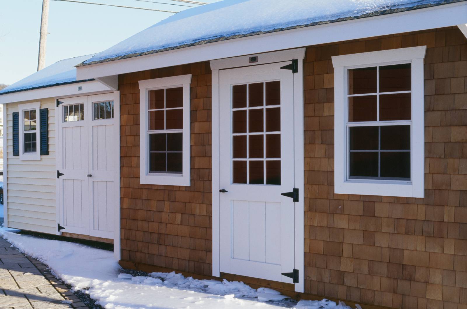 Sidings on display: cedar shakes • vinyl • Doors on display: half glass • double doors with transom windows