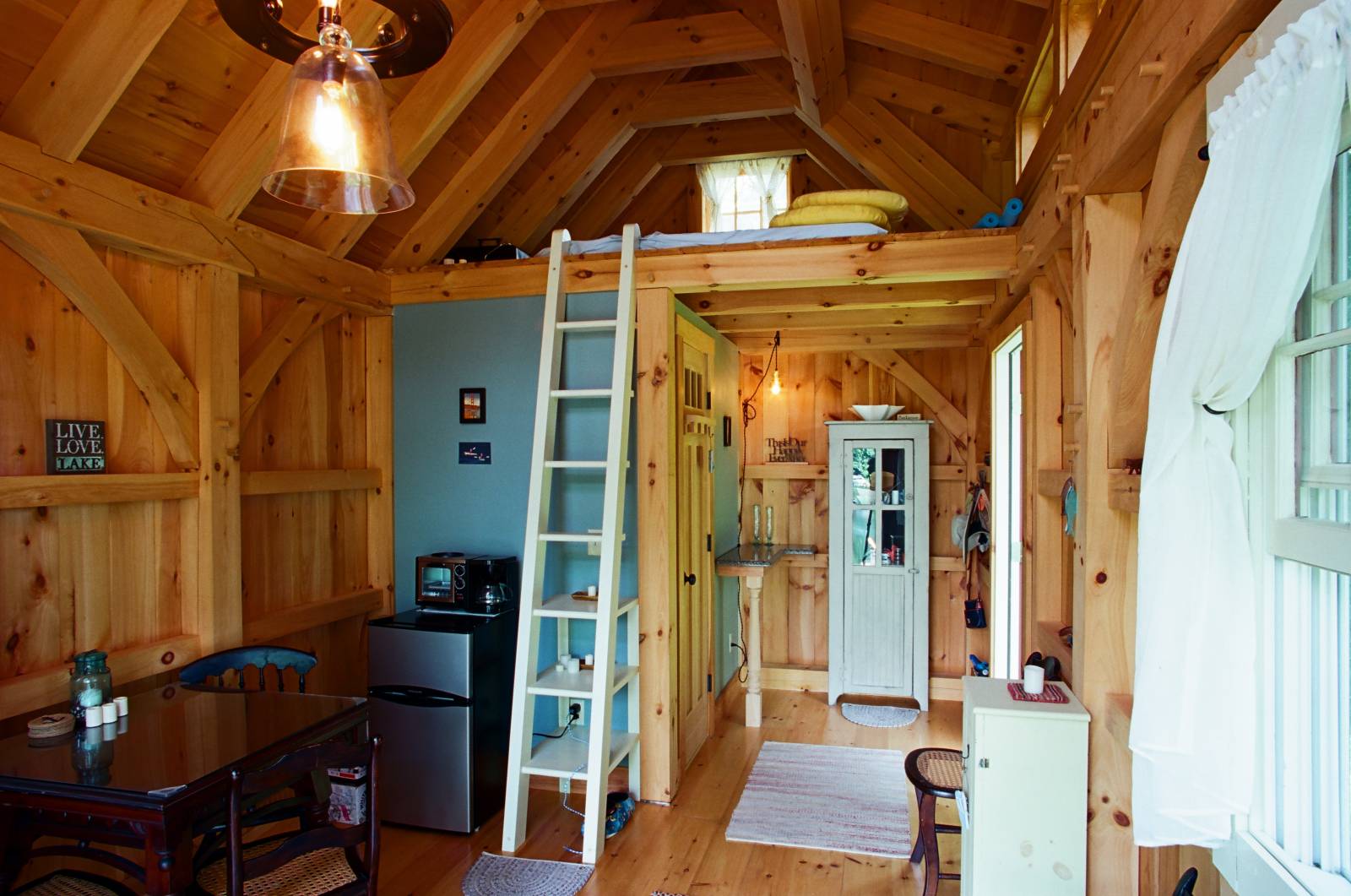 Kitchen/Dining Area