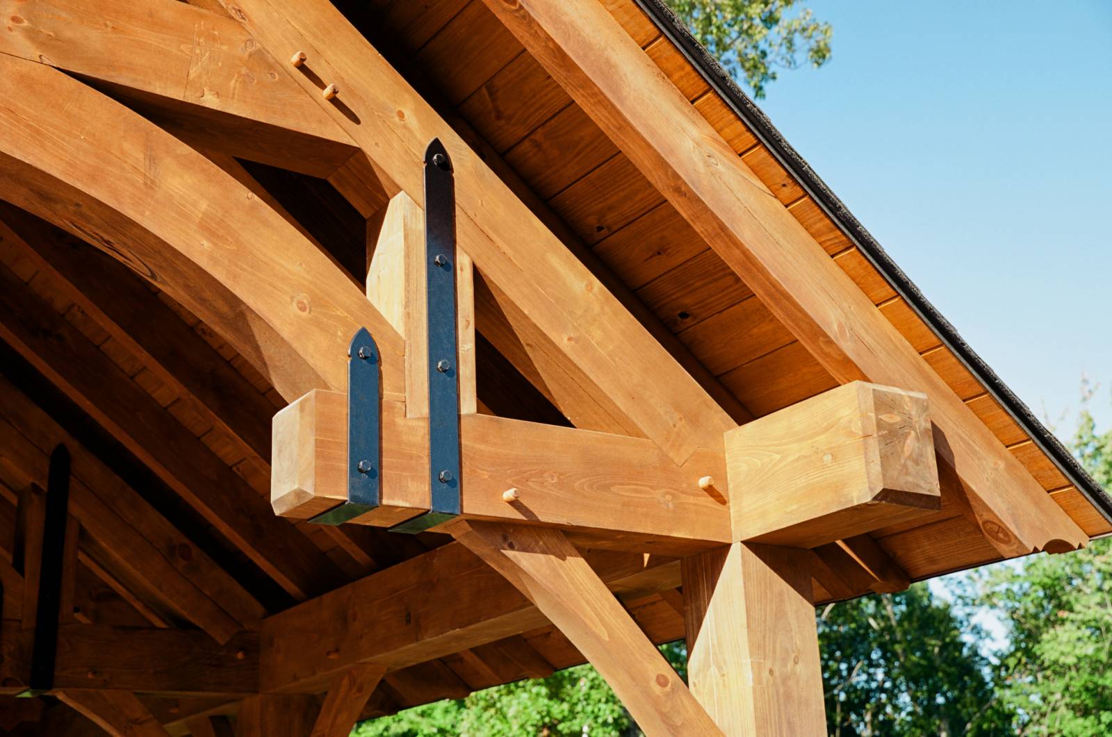 18" Gable Overhangs • 24" Eave Overhangs