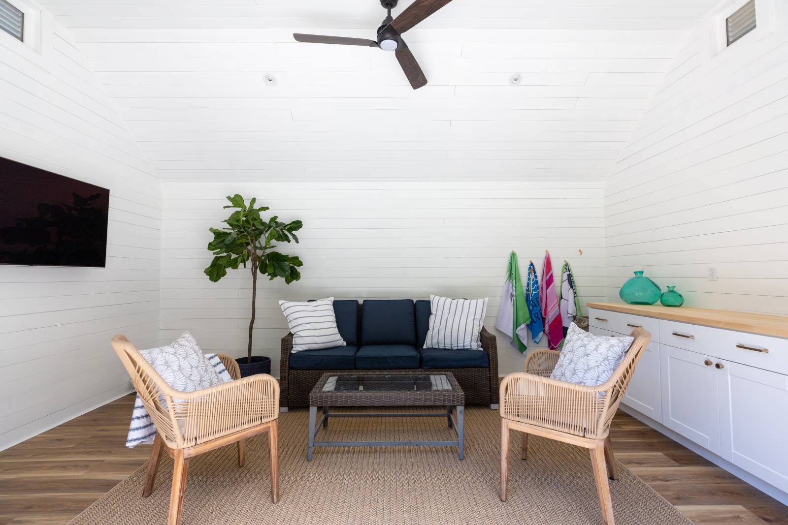 12' x 18' Victorian Carriage House • Interior