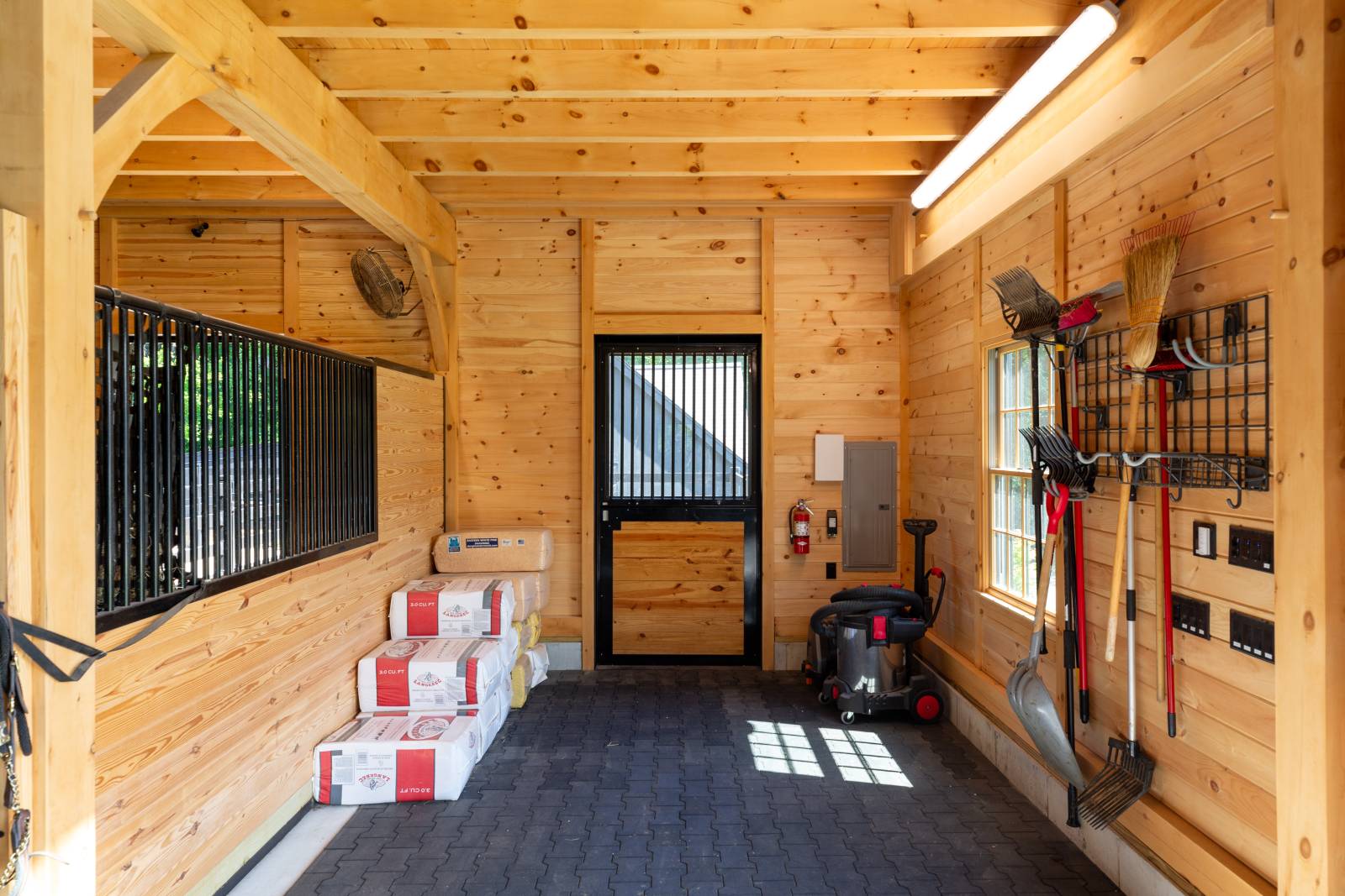 Luxurious Horse Barn | The Barn Yard, image size:1600x1067