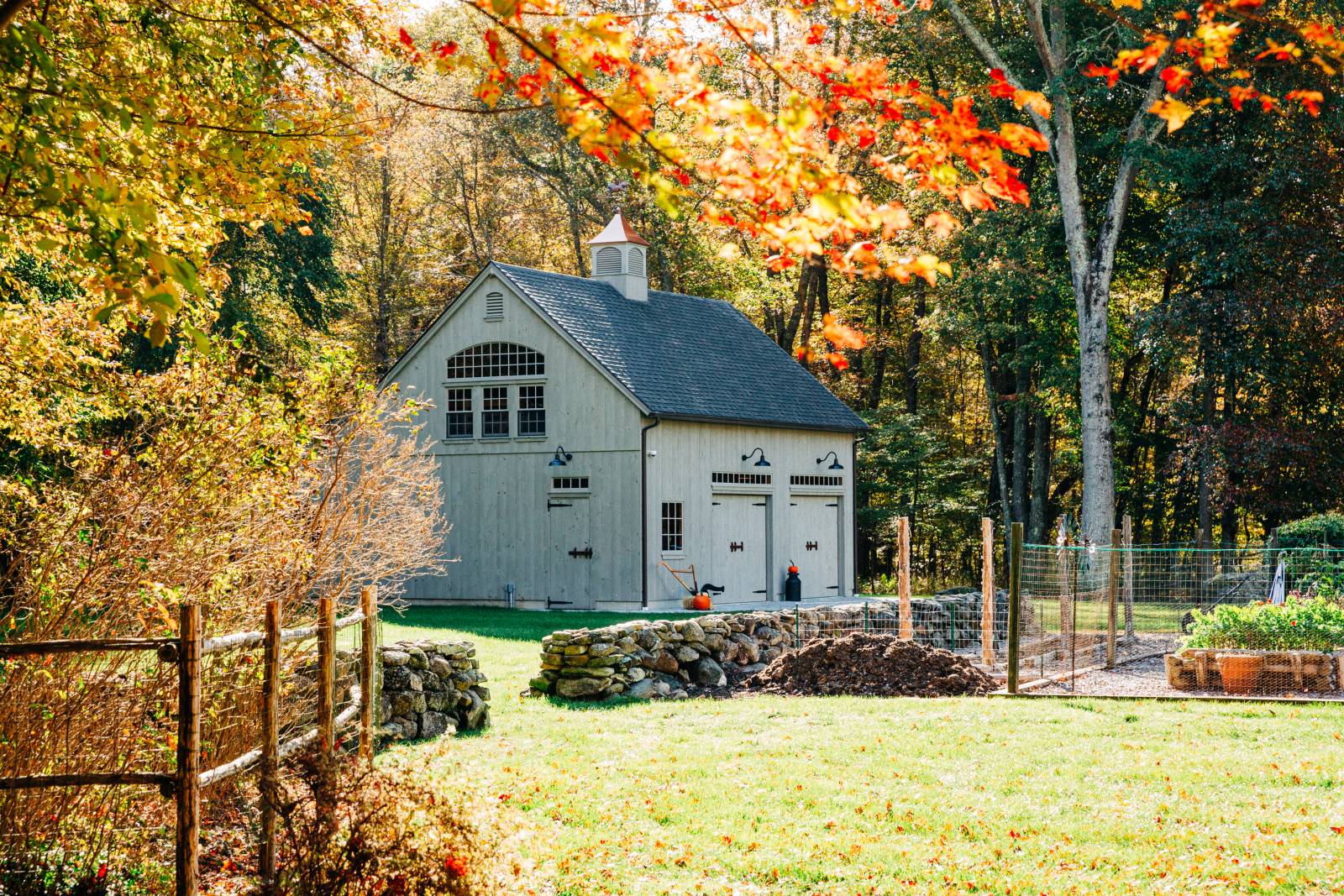 A Classic New England Barn, Fit for Any Season
