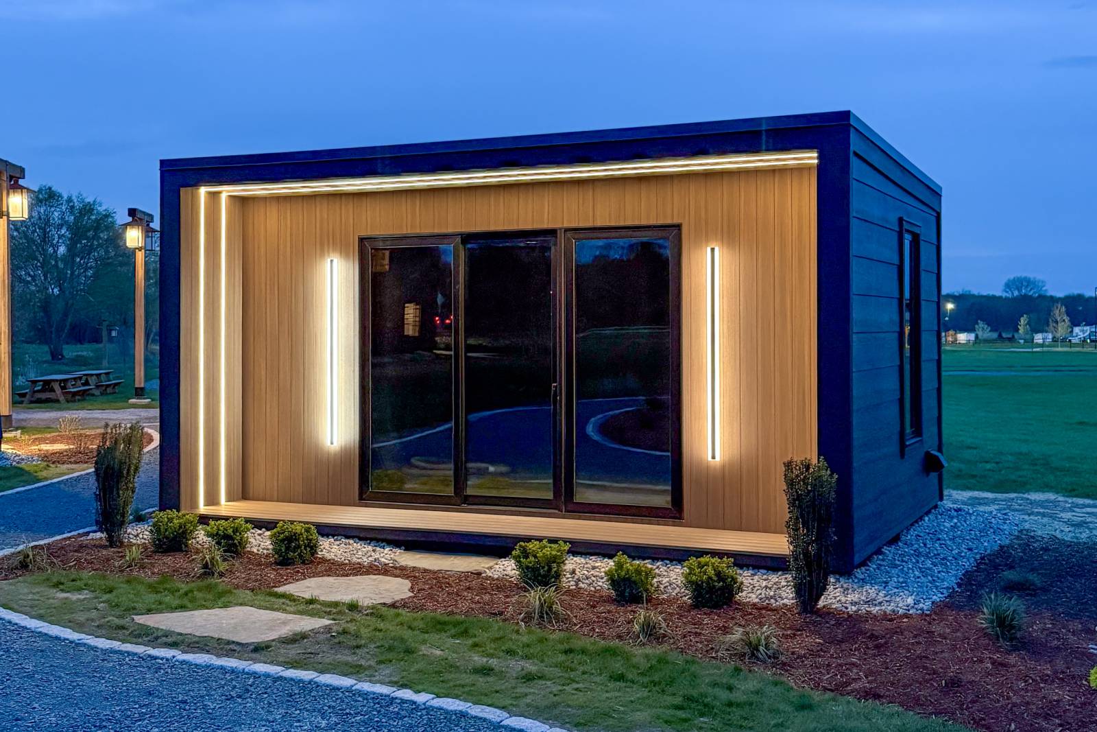 Photo Cell with Dusk to Dawn Sensor controls the lights