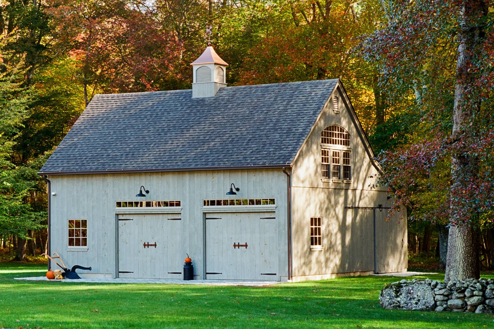 32' x 32' Lenox Carriage Barn Shown with Options