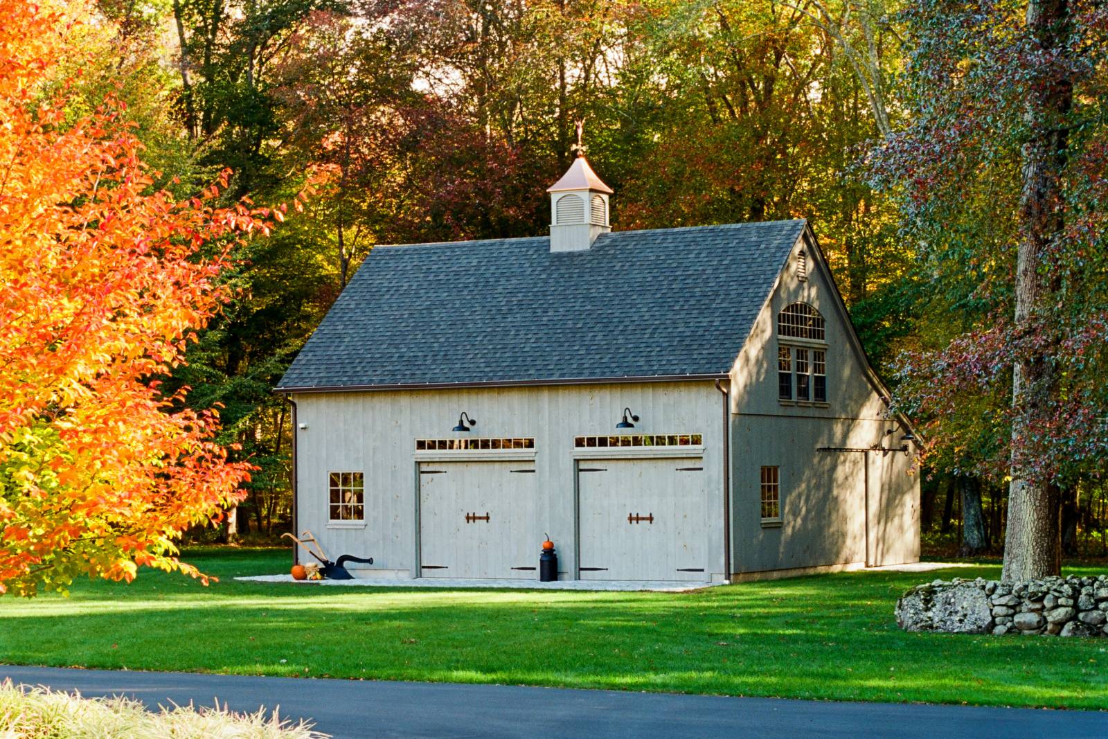 32' x 32' Lenox Carriage Barn Shown with Options