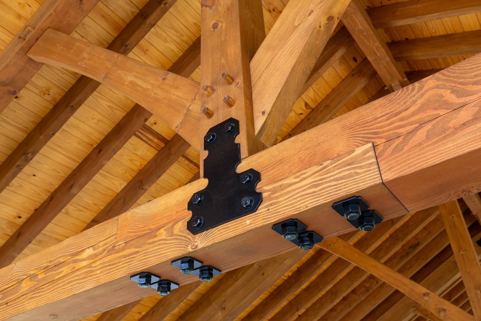 The trusses have black powder coated steel reinforcing plates