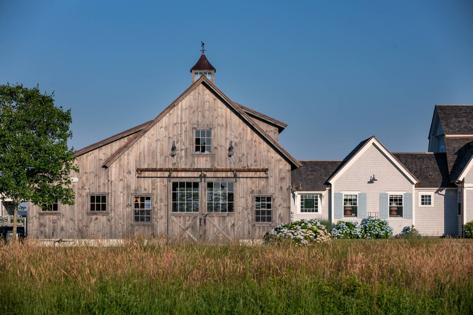 This Lenox Carriage Barn has one enclosed lean-to and 11-12 Roof Pitch