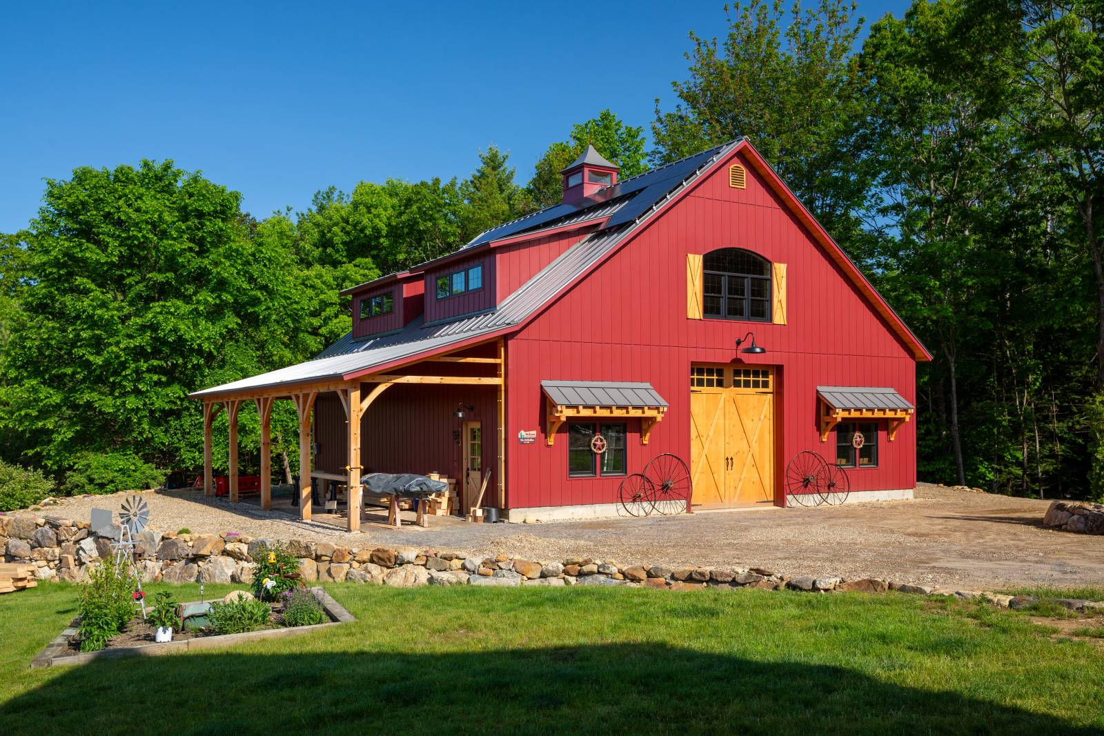 42' x 42' Belmont Saratoga Barn Shown with Options