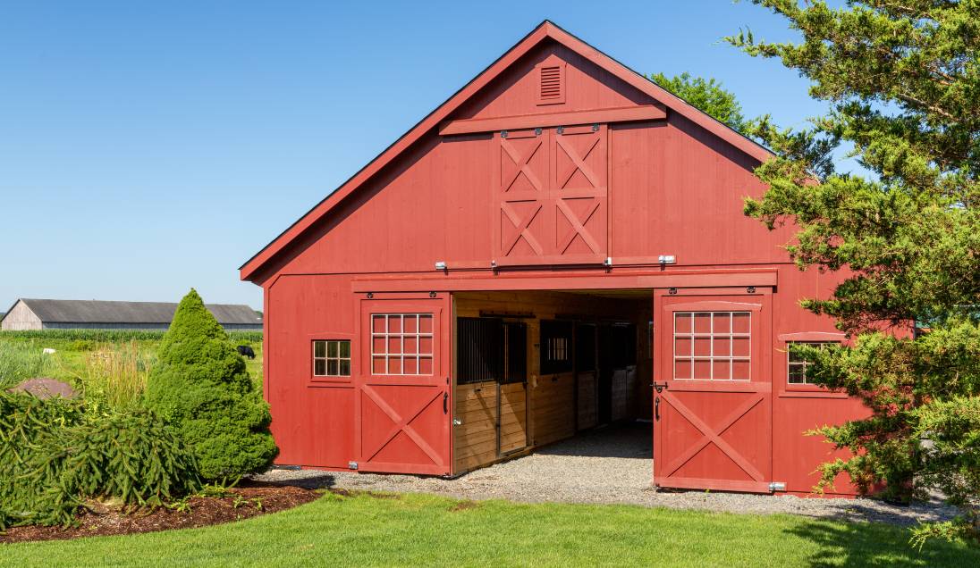 Sutton Center Aisle Horse Barn | The Barn Yard