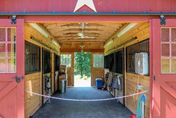 30' x 24' Hampden Center Aisle Horse Barn, Bridgewater, CT