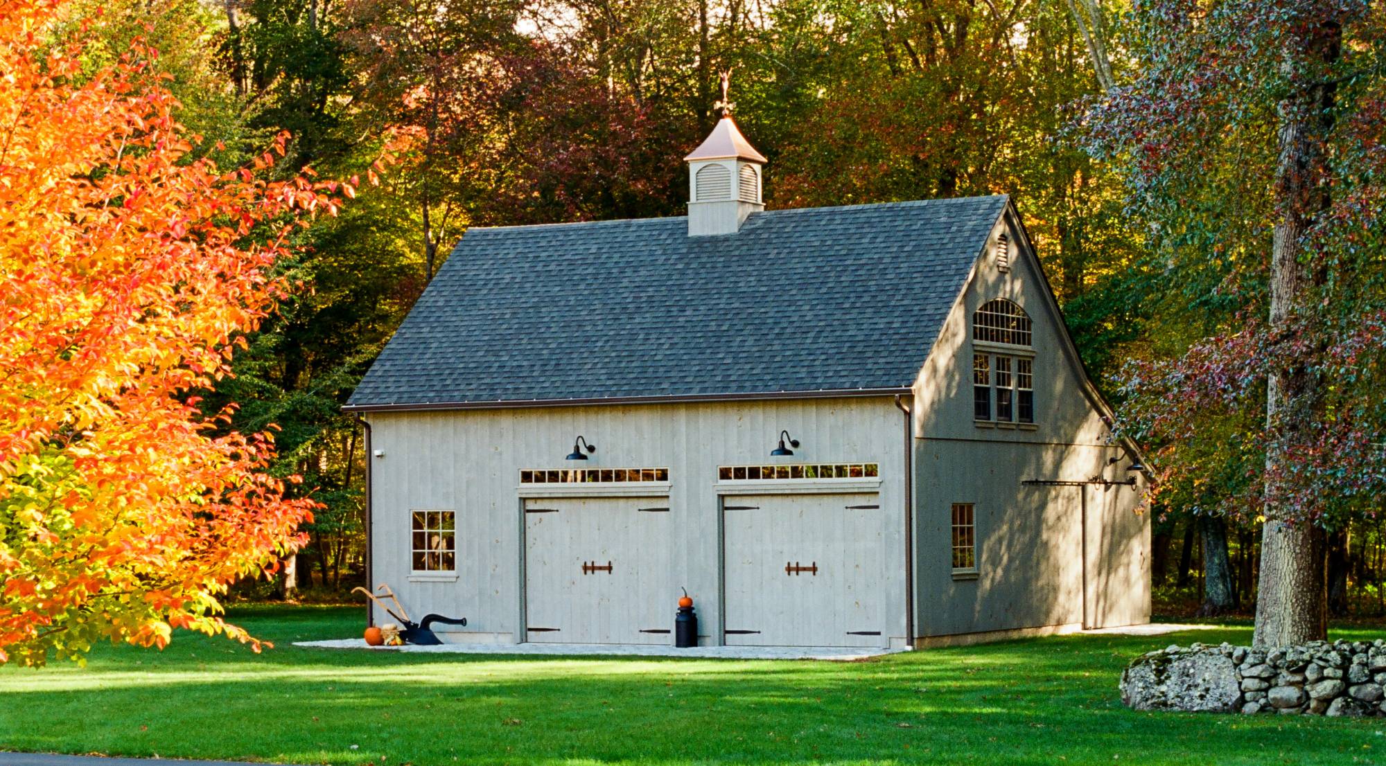 32' x 32' Lenox Carriage Barn Shown with Options