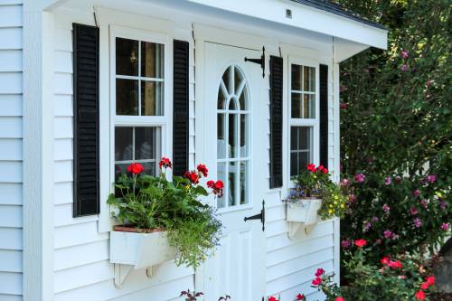 Classic Quaker with Flower Boxes