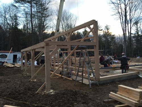 Lean-to roof overhang frame