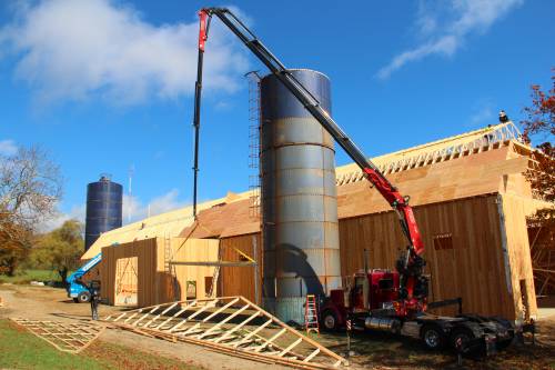 Lifting the last gable end truss