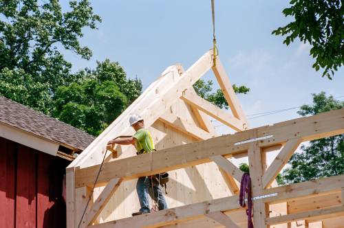 Ev sets the rafters in place