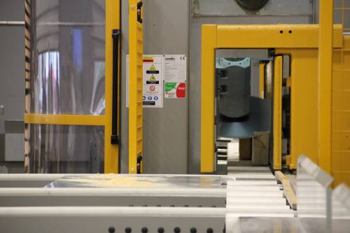 The machine cutting the timber