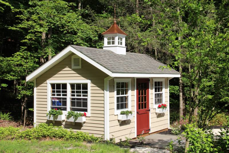 Victorian Quaker with Cedar Impressions (on the front wall) and Vinyl Siding