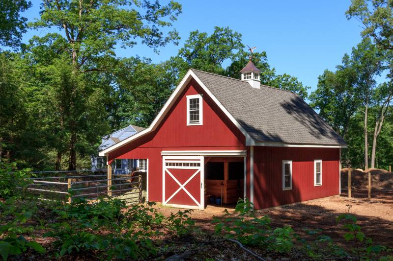 20' x 32' Newport Horse Barn with Lean-To Overhang