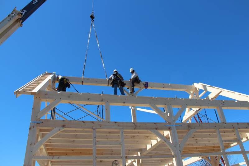 Setting the ridge beam