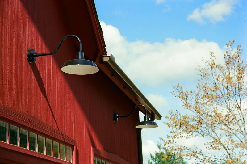 Gooseneck lights over transom windows