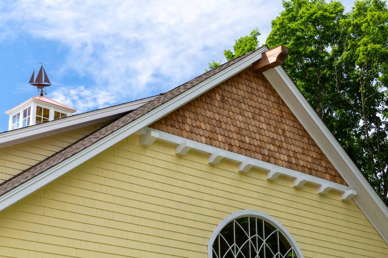 Detail: cedar shakes & exterior accents