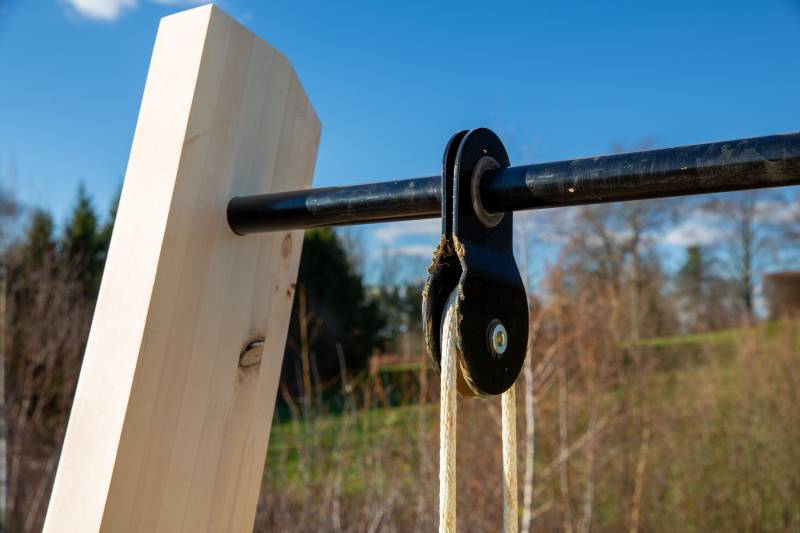 Pulley on top of the Ladder