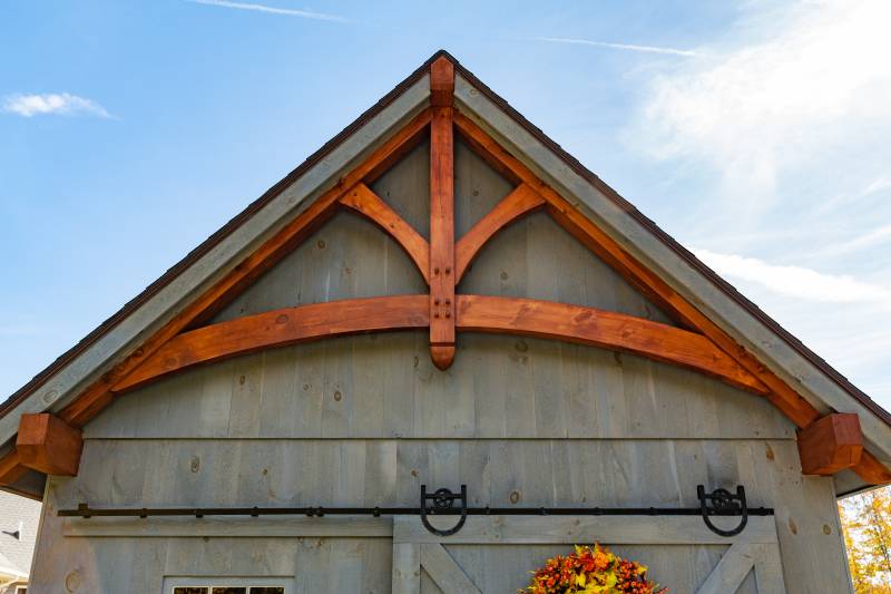 Arched King Post Truss Accent • 1'6" Gable Overhang
