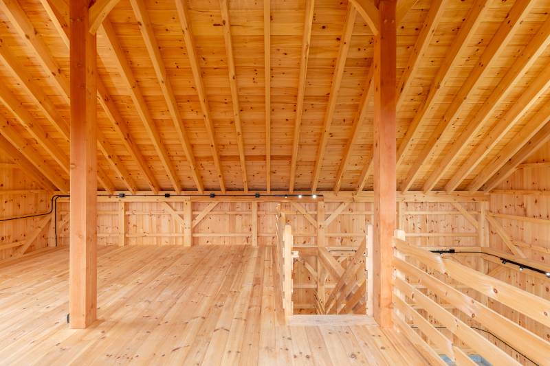 24' x 24' Loft Area with 5' Knee Wall