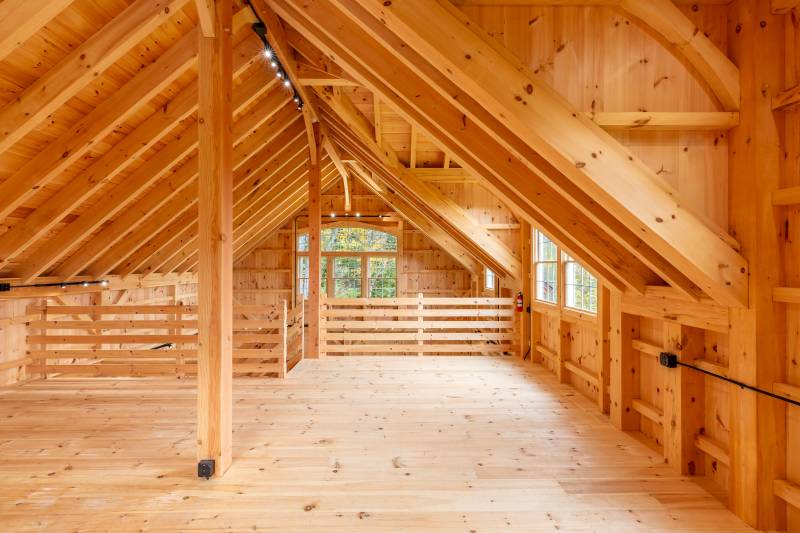 10-12 Roof Pitch • Ridge Beam Roof System