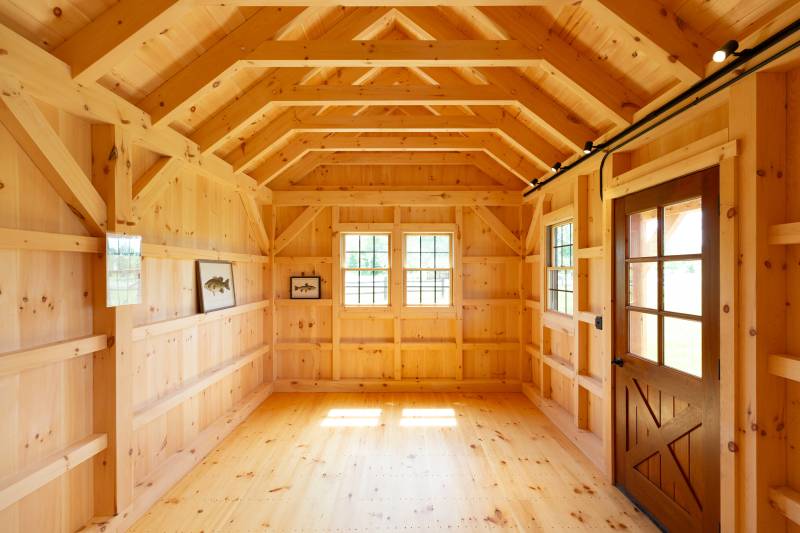 Authentic post & beam cabin with eastern white pine timbers