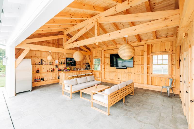 Clear span parallel chord timber truss roof design