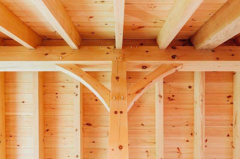 Roof rafter system with ridge beam • timber frame barn post & beam construction