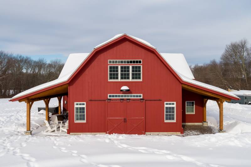 Gambrel style roofline • Open lean-tos on each side