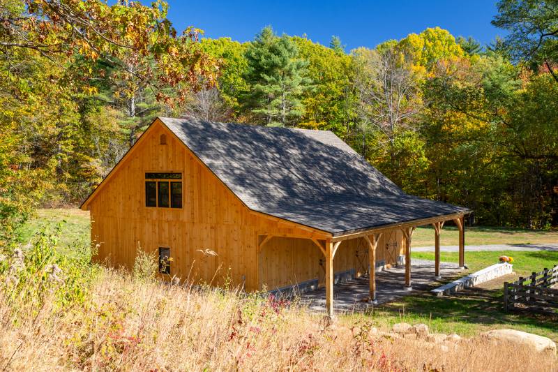 Andersen 400 Series windows • Post & Beam Center Aisle Barn