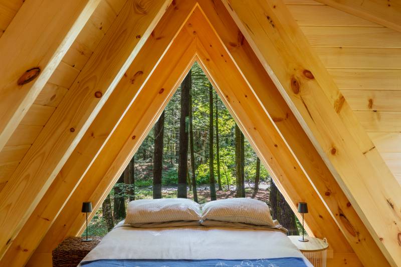 Triangular picture window