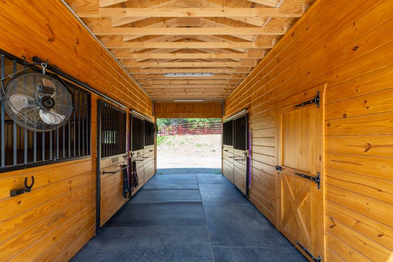 30' x 24' Hampden Horse Barn Interior