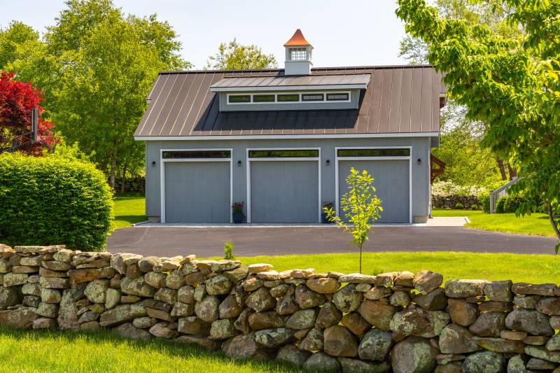 Pine faced overhead doors with Andersen 400 Series transom windows above