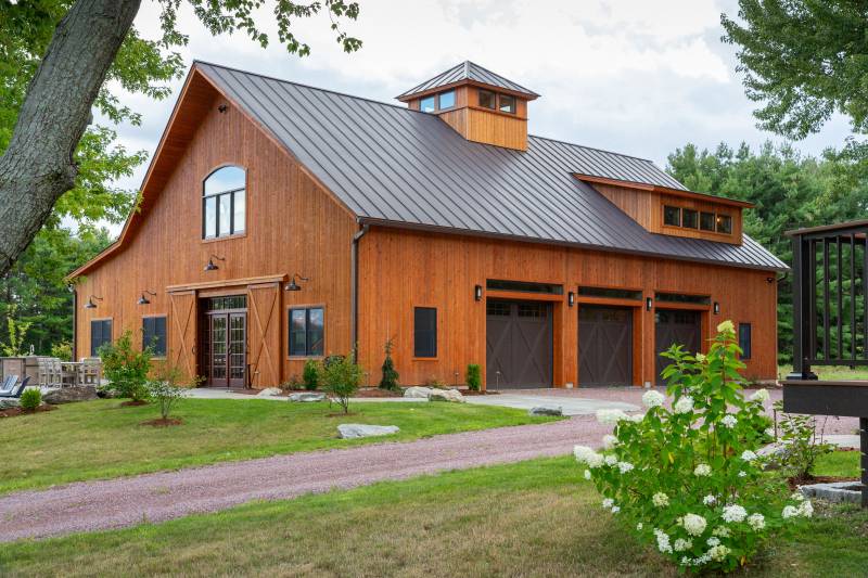 This versatile Saratoga Barn has everything the customer needs