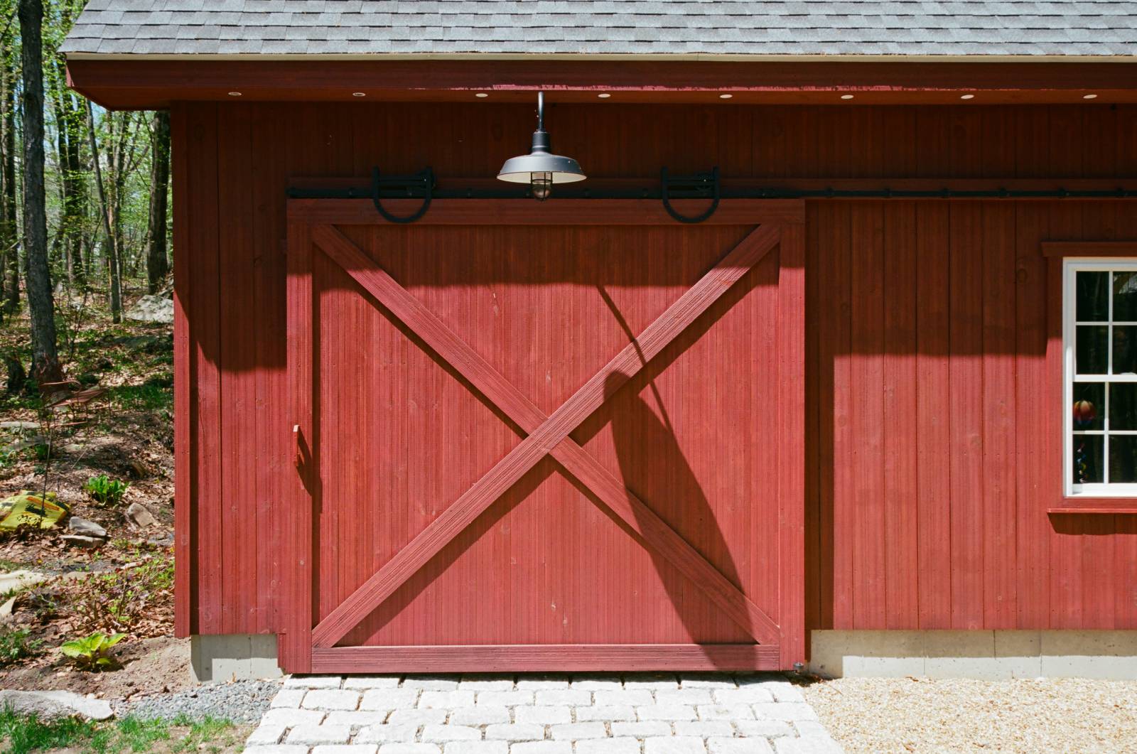 Sliding barn door