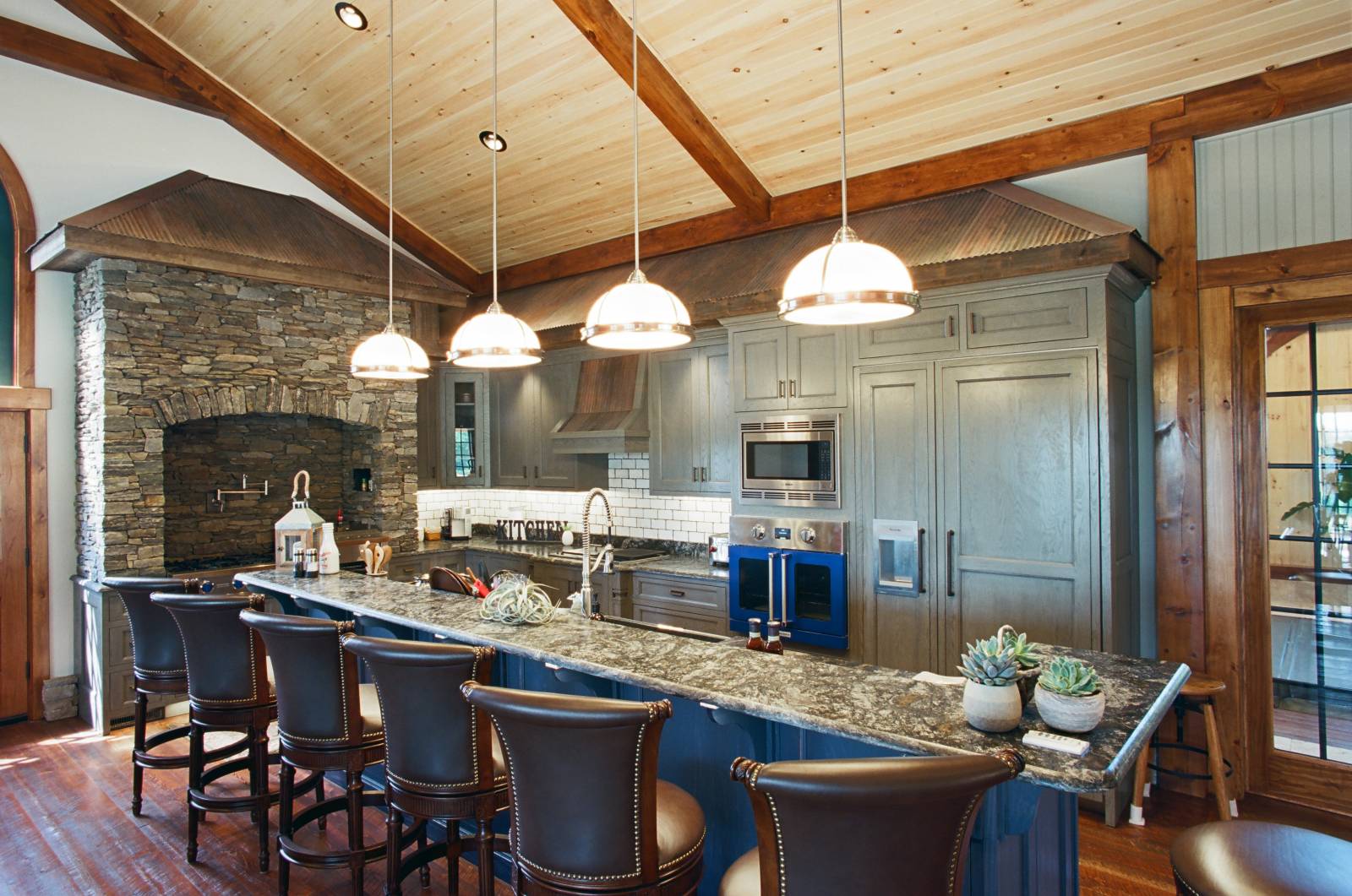 Party Barn Kitchen with Bar