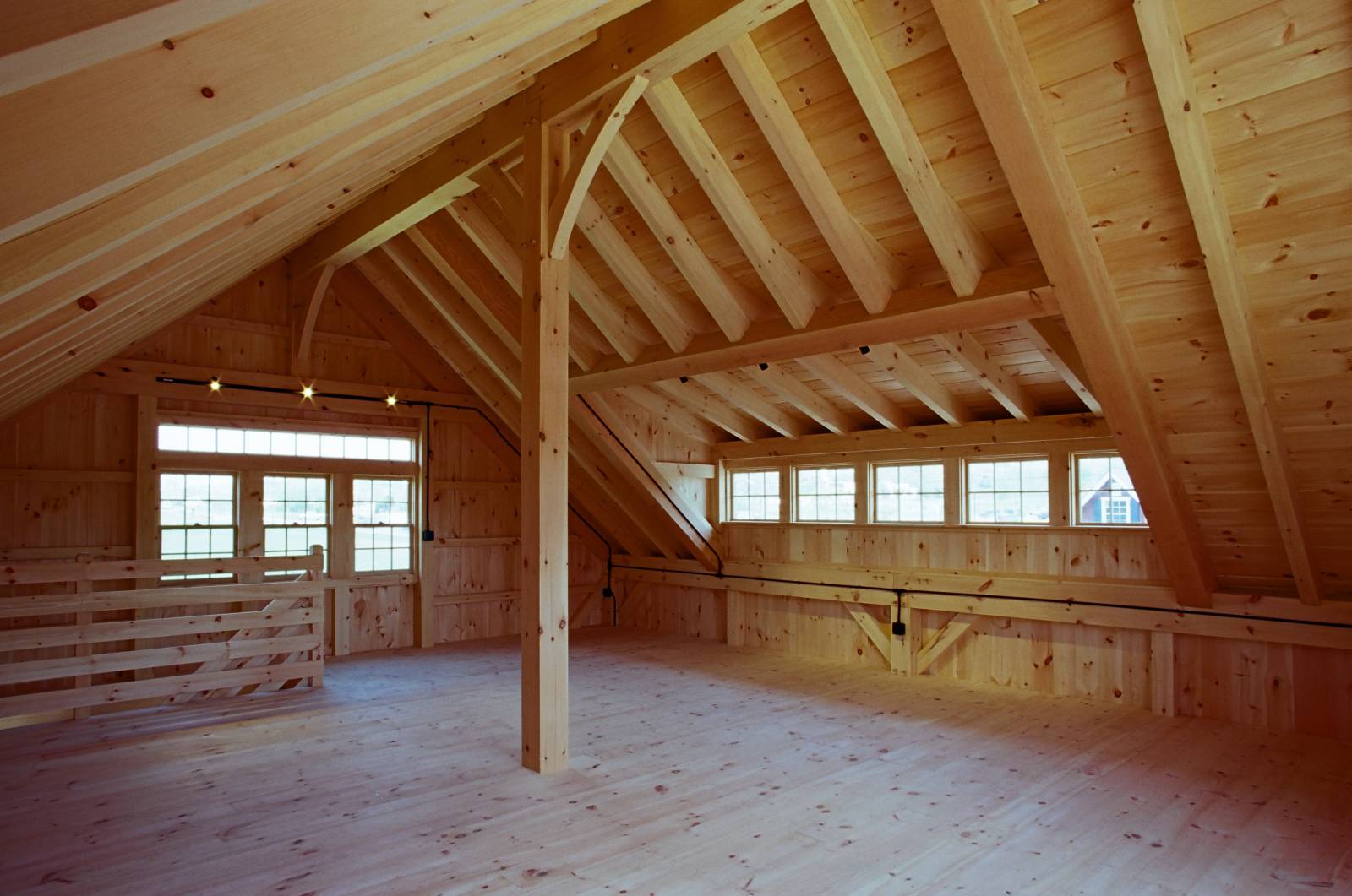 Spacious & tall second floor space