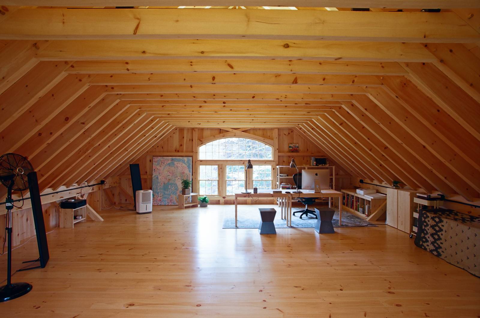 26' wide post & beam barn interior upstairs space with no posts