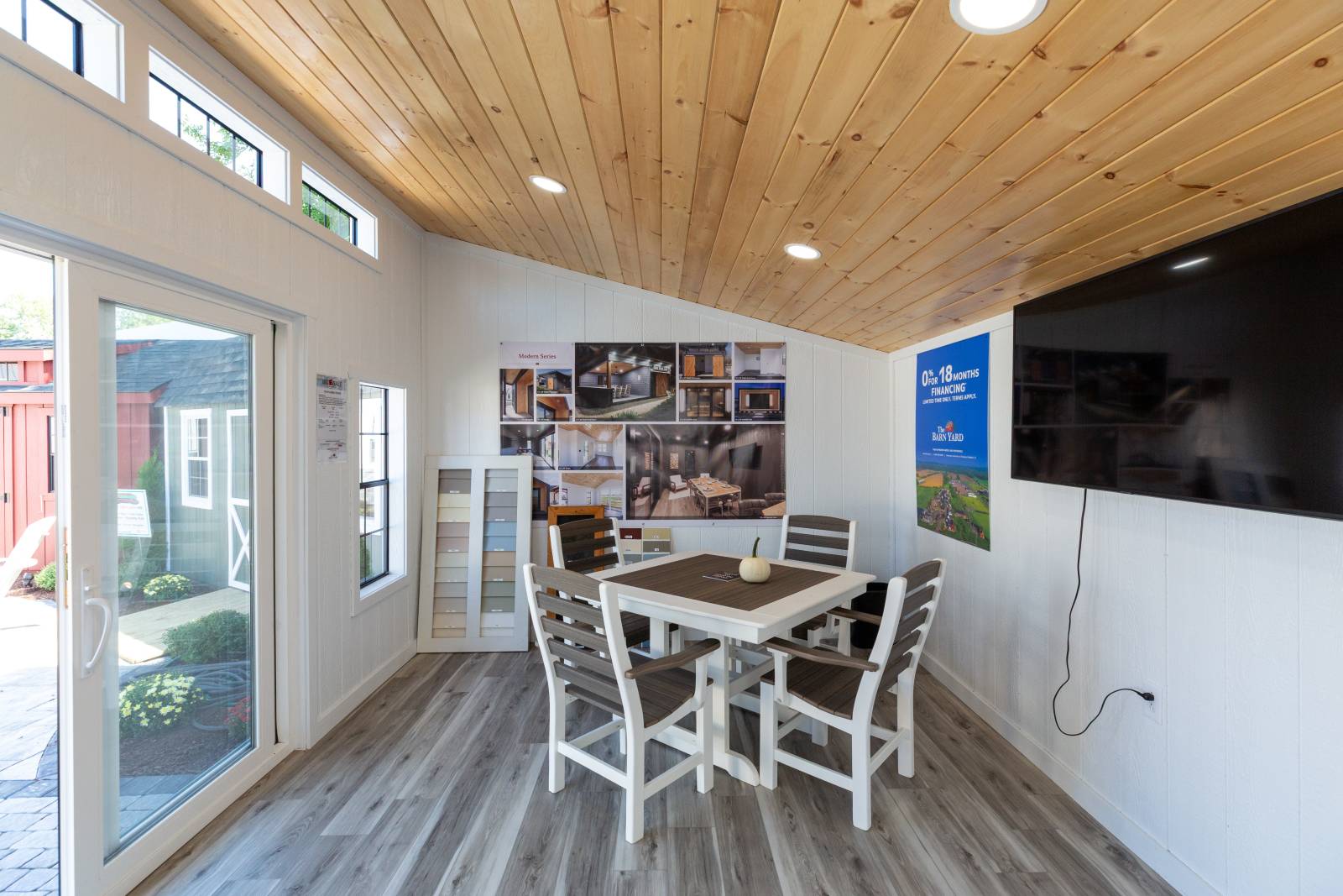12' x 16' Classic Studio Interior