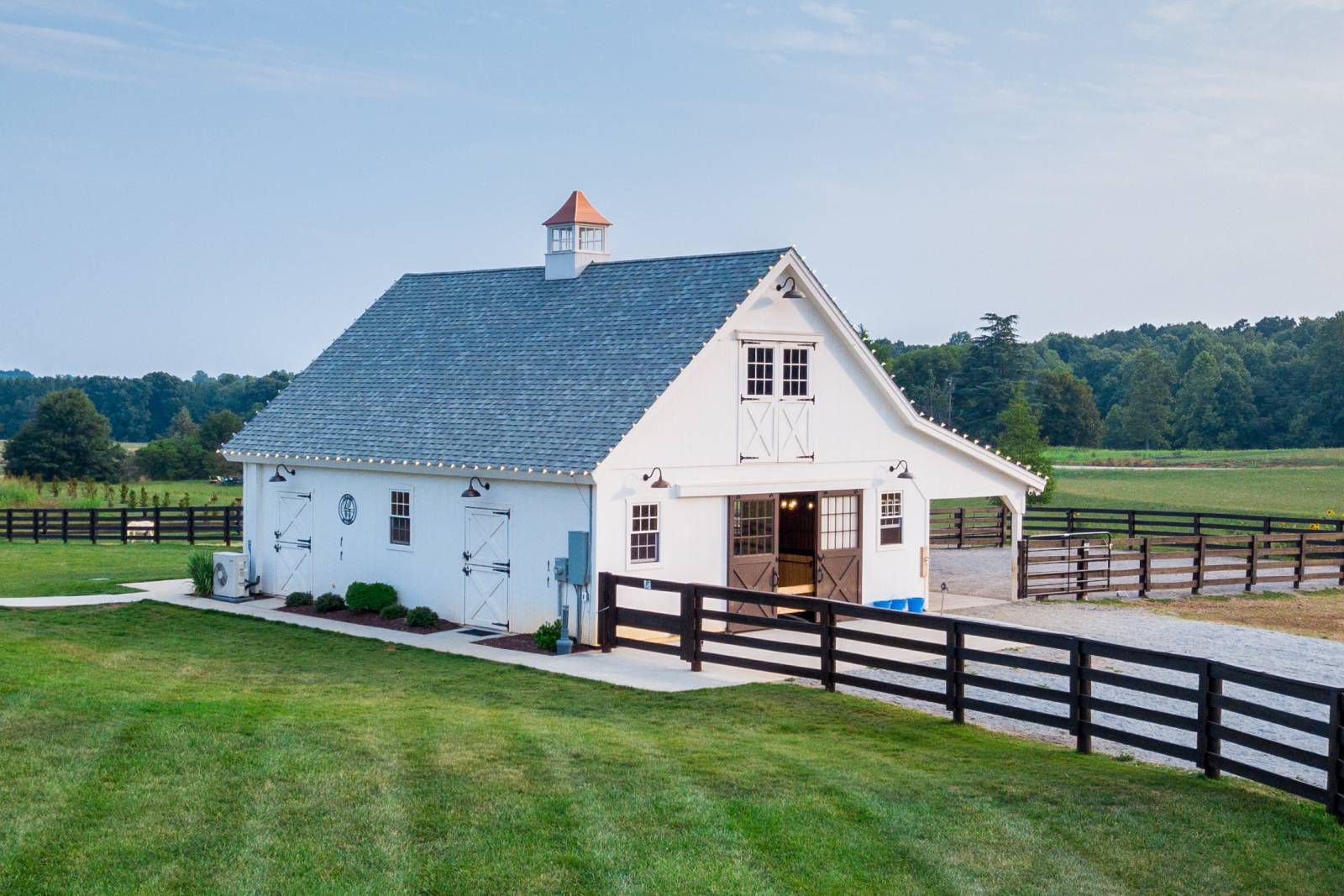 28' x 36' Sutton Center Aisle Horse Barn